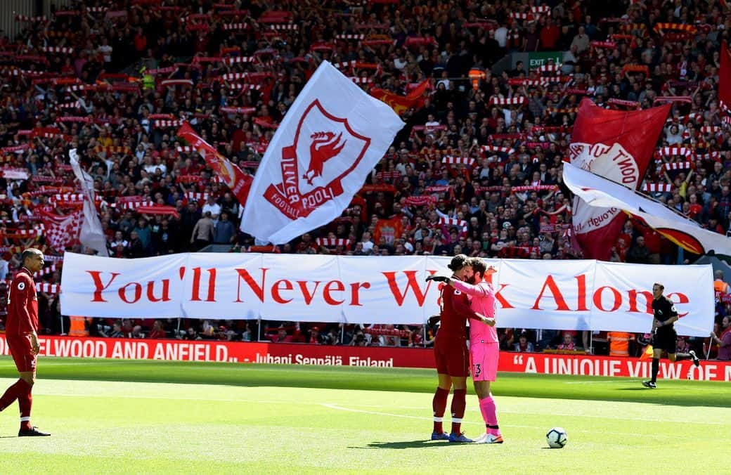 ビルヒル・ファン・ダイクさんのインスタグラム写真 - (ビルヒル・ファン・ダイクInstagram)「It was good to end the Premier League season with a win yesterday at Anfield in front of our fans! It wasn’t meant to be in the end but we should be proud as a club for what we’ve done this season. Congratulations to Man City. Our season is still alive though and we are now all looking forward to getting ready and prepared for another special Champions League night on June 1st in Madrid 🔥 #YNWA」5月13日 21時52分 - virgilvandijk