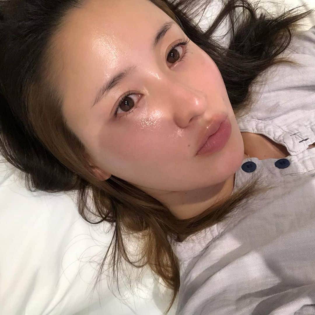 寒川綾奈さんのインスタグラム写真 - (寒川綾奈Instagram)「すっぴんでも眉毛あるようになってきた気がする、、、 #目はマツエクついてるよ」5月13日 22時07分 - sogawaayana