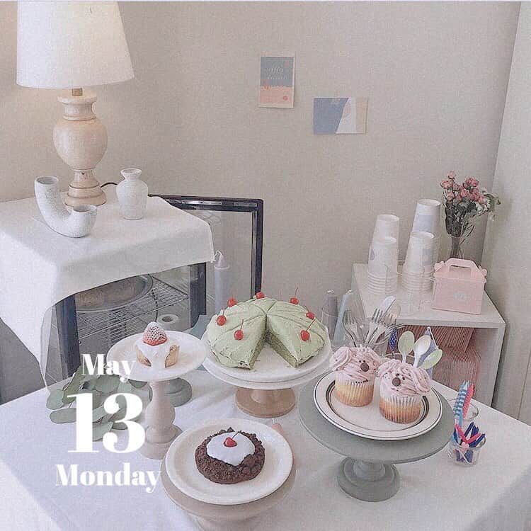 のインスタグラム：「#韓国カフェ﻿ ﻿﻿ オシャレすぎる韓国のカフェ🍰❤︎﻿ ﻿﻿ #snowcam #snowアプリ #instagood #l4l﻿﻿ #5月 #maymood #韓国 #韓国旅行 #韓国観光 #お洒落カフェ #カフェ巡り #弘大 #ホンデ #弘大カフェ #お洒落さんと繋がりたい」