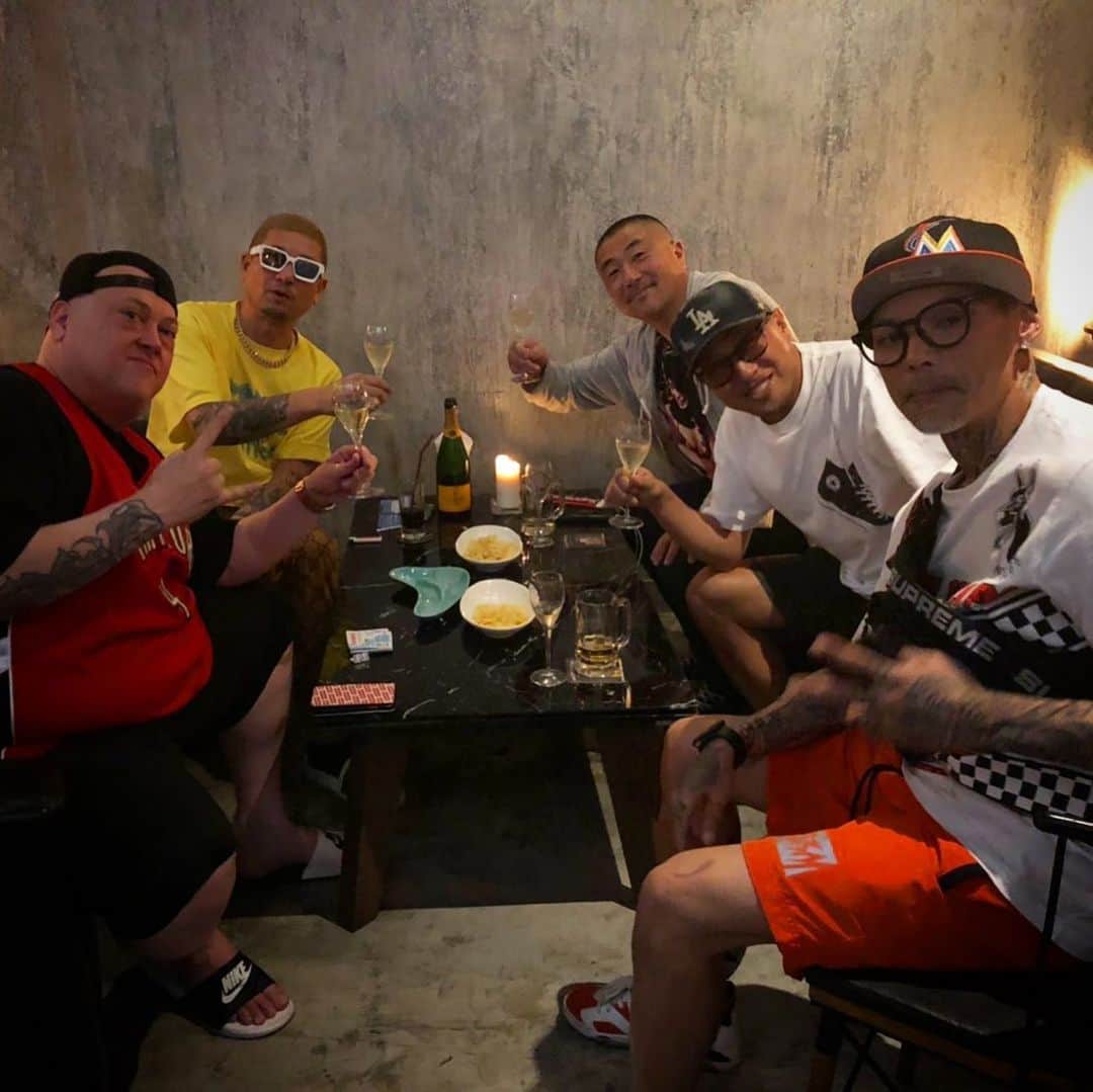 Kayzabroのインスタグラム：「Just @chill_bkk wit my boiz 🇹🇭 #BKK #Bangkok #thailand #asianhiphop」