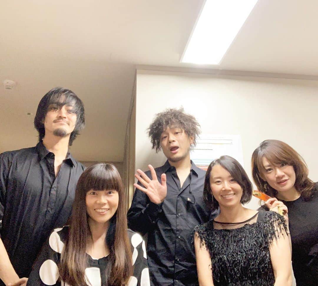 イズミカワソラのインスタグラム：「名古屋 DIAMOND HALL「fun time HOLIDAY 7」、本当にありがとうございました！！ ・ ・ あたたかく迎えてくださってありがとうございました！ ・ ・ とても楽しかったです！ ・ ・ 田淵さん、斎藤さん、鈴木さん、スタッフのみなさん、本当にありがとうございましたーー！！ ・ ・ 今日のメンバーと♪ ドラム：只熊良介‬ ‪ベース：雲丹亀卓人‬ ‪ピアノ・歌：イズミカワソラ ‬ ‪バイオリン：大野由紀子、新井恵‬ スタッフ：手伝ってくれたスパスパギタリスト DAKENちゃん  ありがとーー！」