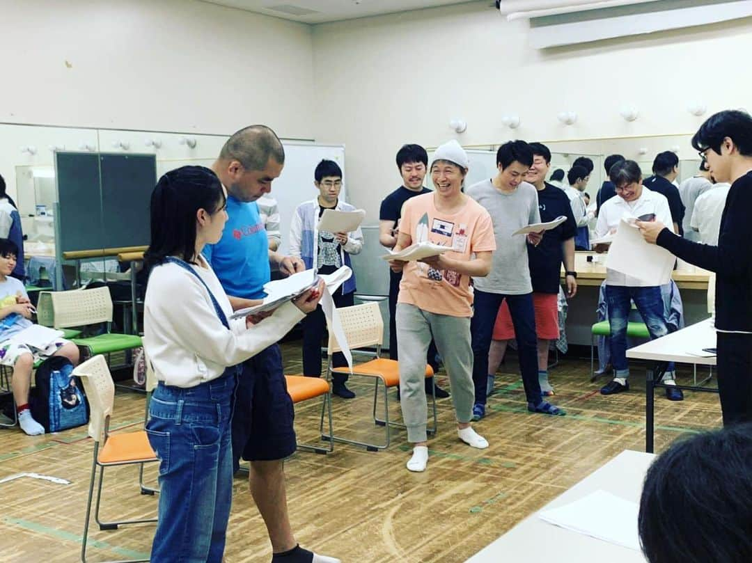 アキ（荒木良明）さんのインスタグラム写真 - (アキ（荒木良明）Instagram)「立ち稽古なう。  #祇園花月 #信濃岳夫リーダー週 #ほっとけない密売人 #僕は #そういう時期でしょ #お楽しみに」5月13日 22時03分 - mizutamareppuaki