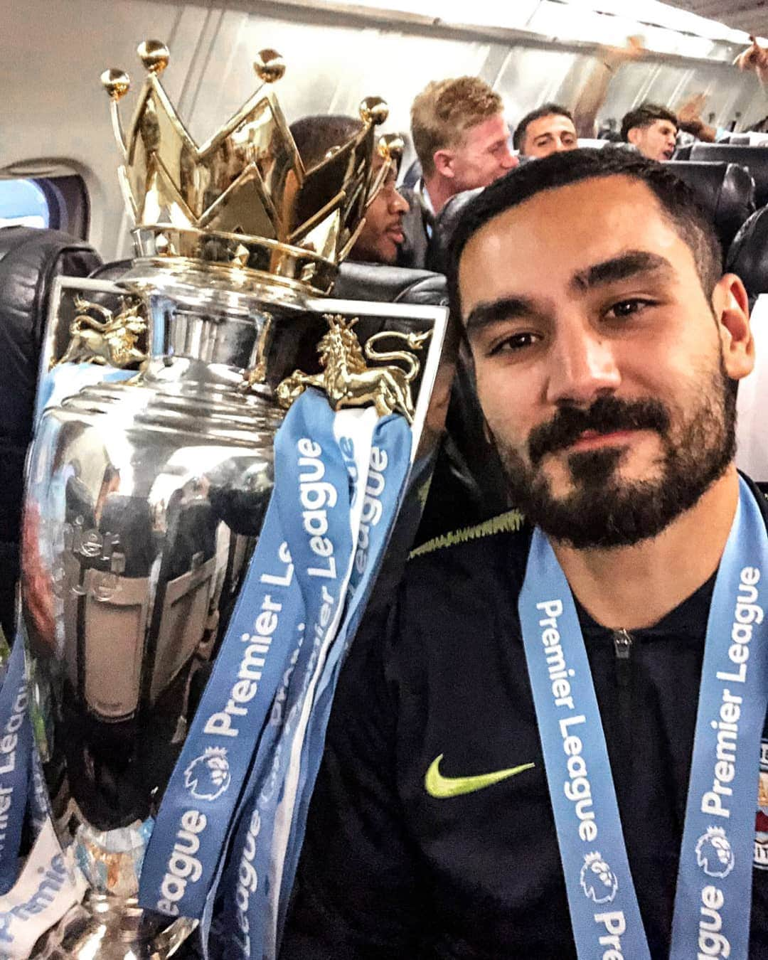 イルカイ・ギュンドアンさんのインスタグラム写真 - (イルカイ・ギュンドアンInstagram)「The 3rd league title of my career. 🏆🇩🇪🏴󠁧󠁢󠁥󠁮󠁧󠁿🏴󠁧󠁢󠁥󠁮󠁧󠁿 But this one has been the most challenging and the hardest so far. Very glad for the whole club we could do it again. Thanks for your great support throughout the @premierleague season. But there's still one big title on the table next weekend and we will do everything to make this season even more successful. 🔜 #FACup #CmonCity」5月13日 22時18分 - ilkayguendogan