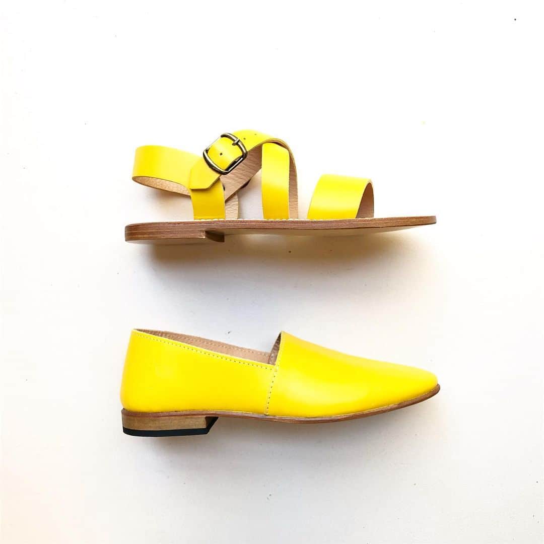 のインスタグラム：「Soleil aux pieds Sandale Madonna et soulier Maury en veau souple or artisanal  #labottegardiane #yellowshoes #madeinfrance #southoffrance #camargue #sustainablefashion #ethicalfashion」