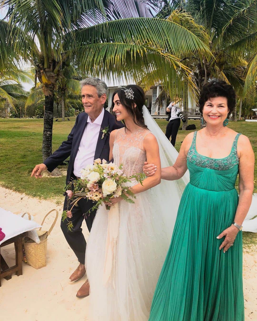 ダニジョーのインスタグラム：「Introducing Mrs. Shorenstein 💕 This past weekend celebrating @danielleasnyder and @bshorenstein was nothing short of a fairytale ✨ #branielle2019」