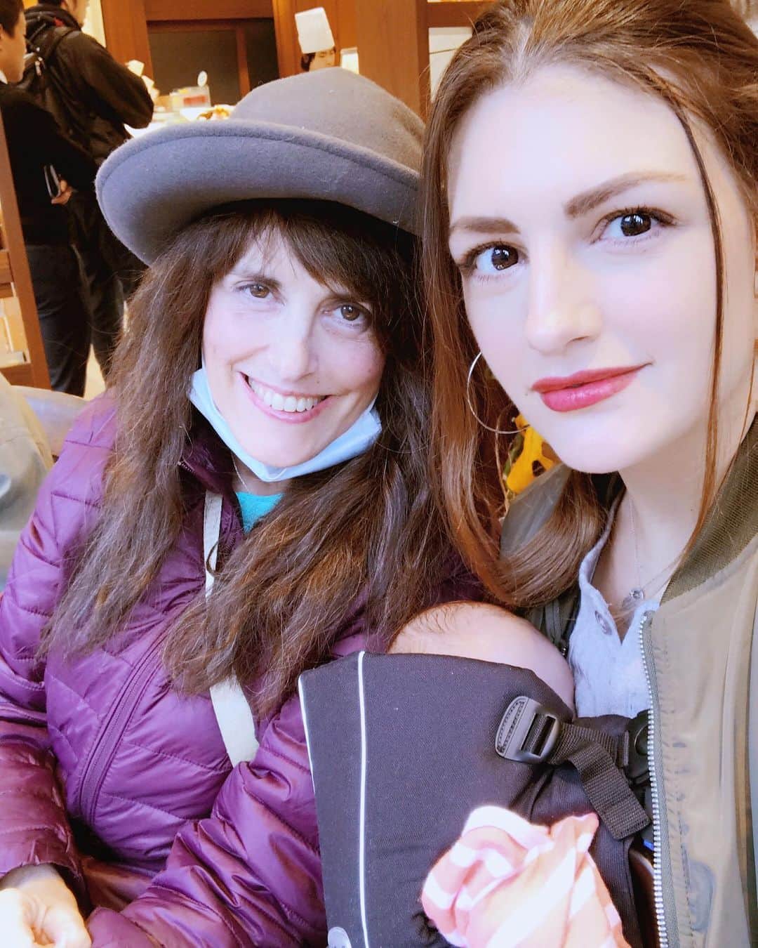 玲奈マリーのインスタグラム：「Happy Mother’s Day to my Mom 🌻🌻🌻& My first Mother’s Day 👶🏻 . . . . . . . . #母 #母の日 #お母さん #親子 #ベビー #赤ちゃん #いつもありがとう #自撮り #家族 #mothersday #mom #tokyo #baby #3generations #daughter #grandson #babyfaces #selfie #selca #japan」