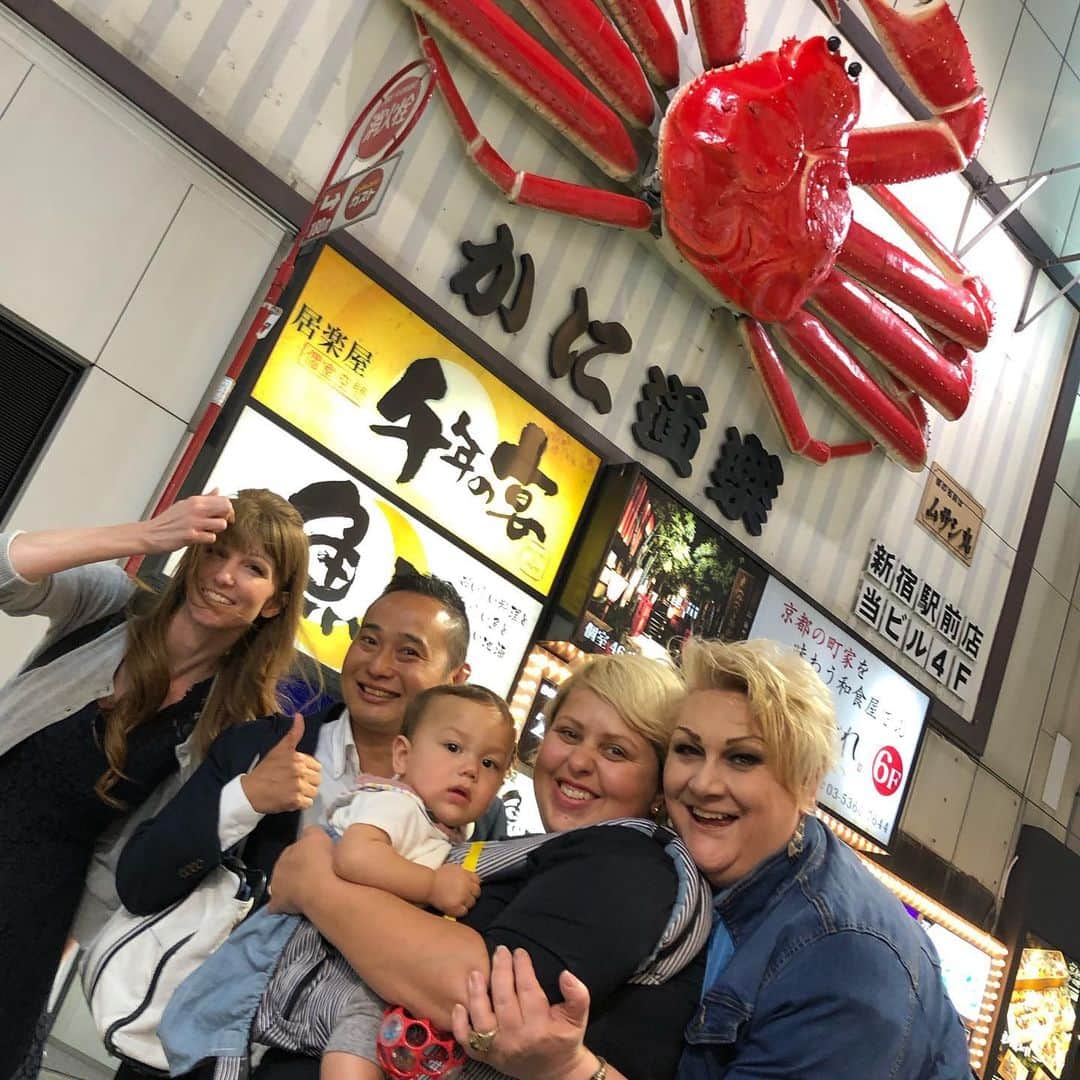 シモネのインスタグラム：「ゴージャスなメンバーで#居酒屋 デビュー🍺#新宿 #11ヶ月」