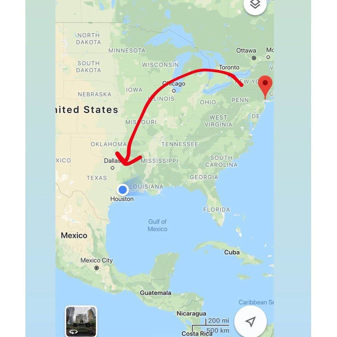 京乃ともみさんのインスタグラム写真 - (京乃ともみInstagram)「トランジットでヒューストンを散策してきました。🐴🇺🇸. . テンガロンハットかぶって、ガンガン音楽かけて飛ばしまくるシャトルバス🚌が、これぞザ・テキサス って感じ😁. . 一時間くらい歩いて、野球チーム #houstonatros のホームゲームの様子観に行って⚾️、 #discoverygreen の芝生でストレッチして🌱、. #テクスメクス料理 食べました🌮😋. . スーパーシャトルで空港でたらuberの半額で済んだよ✌️. . 一本中に入るとちょっと背筋が冷やっとする通りもあったけど、青空が気持ちよくていいリフレッシュになりました🌸. . . . #テキサス #ヒューストン #ひとり旅」5月13日 22時45分 - tomomi_kyono