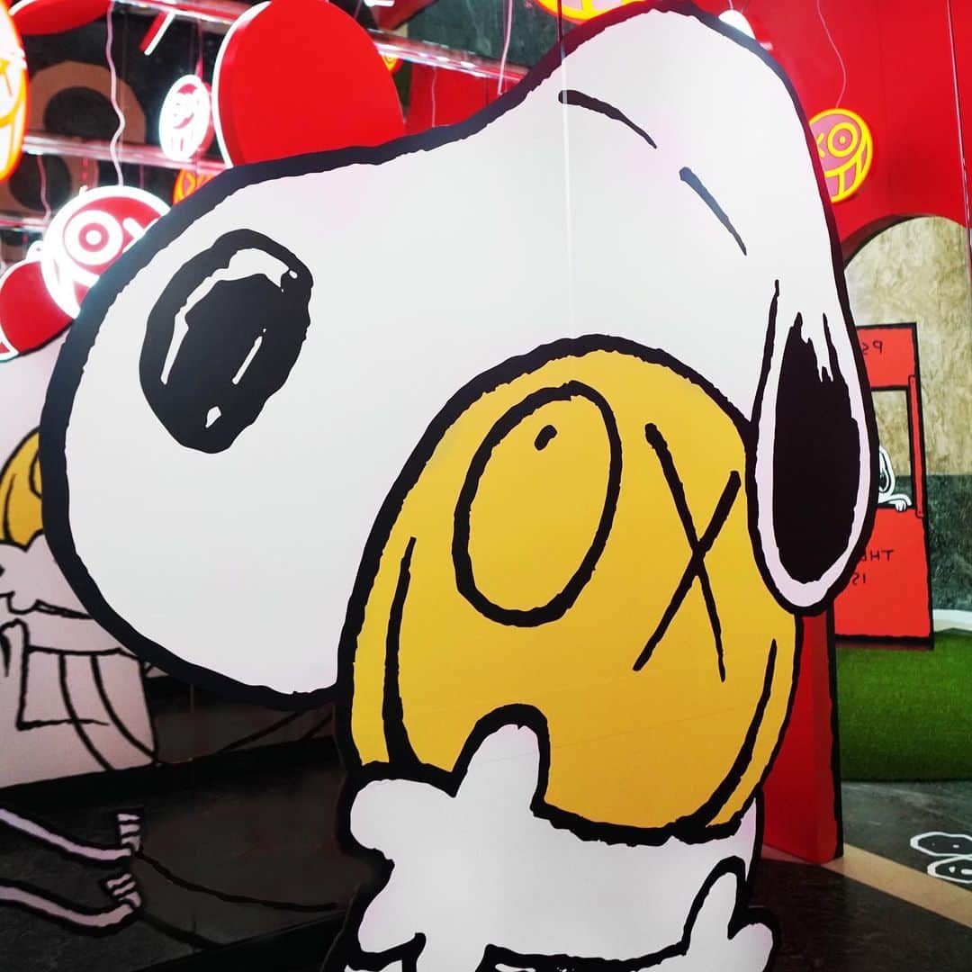 スヌーピーさんのインスタグラム写真 - (スヌーピーInstagram)「Attention Paris! A new Peanuts Global Artist Collective art installation is now on display @galerieslafayettechampselysees. See Snoopy's doghouse and Lucy's psychiatric booth as reimagined by @andresaraiva now through May 26th. #SnoopyGlobalArt」5月13日 22時55分 - snoopygrams