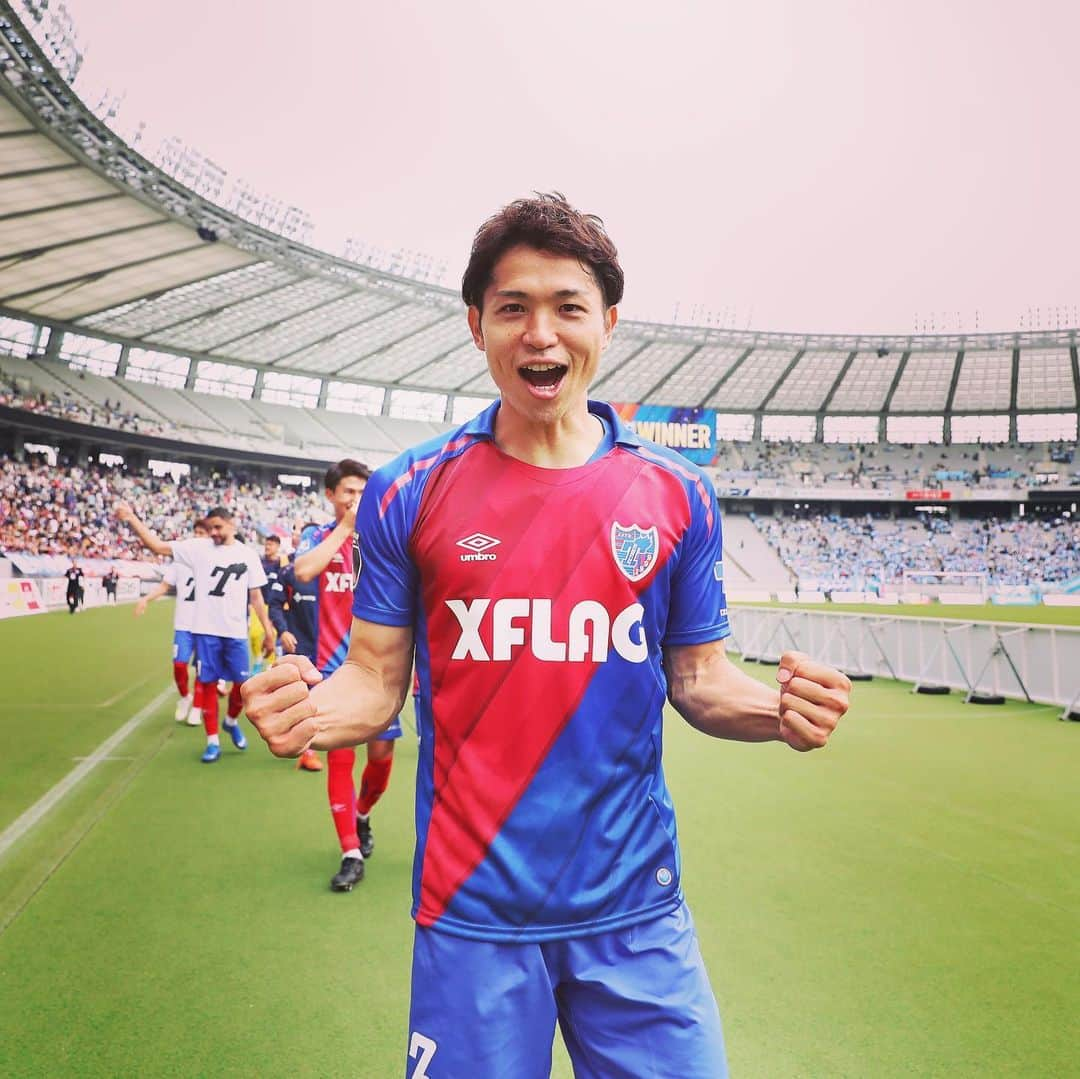 FC東京オフィシャルグッズさんのインスタグラム写真 - (FC東京オフィシャルグッズInstagram)「✊ vs #ジュビロ磐田 チームを支えるセンターライン3人が見せた渾身のガッツポーズ。 @aki_hayashi0507  @masatomorishige  @fctokyoofficial  #東慶悟 #林彰洋 #森重真人 #FC東京 #fctokyo  #tokyo」5月13日 22時55分 - fctokyoofficial