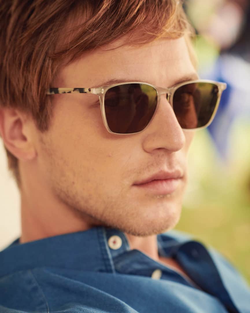 ハケットのインスタグラム：「Step into summer perfectly equipped with sunglasses fit for a gentleman. Classic shapes are elevated through the latest manufacturing techniques and high quality material into refined styles with a desirable vintage touch. Discover our collection at the link in bio and head to our stories to find the perfect shape for you. #Hackett #Sunglasses」