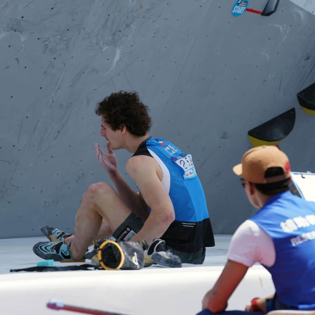 アダム・オンドラさんのインスタグラム写真 - (アダム・オンドラInstagram)「Next episode of Road To Tokyo is about having a hard time in China, at Wujiang bouldering World Cup. I often struggle on the Chinese soil and this time it was no exception. This episode is slightly longer as it includes an explanation of scoring and system of the bouldering competitions. (Video link in bio and Czech version on Mall.tv)  Photo: @adam_lig  @blackdiamond @montura_official @lasportivagram @gardatrentino @ifsclimbing」5月13日 23時04分 - adam.ondra