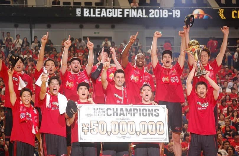 ザック・バランスキーさんのインスタグラム写真 - (ザック・バランスキーInstagram)「GOD IS GREAT🙏🙏 Back to back @b.league_official champions🏆🏆 Big thanks to everyone that supported us🙌🔥 #BackToBackChamps #WeGotAhead #alvark #alvarktokyo #GodisGreat #アルバルク東京 #感謝」5月13日 23時04分 - zackab10