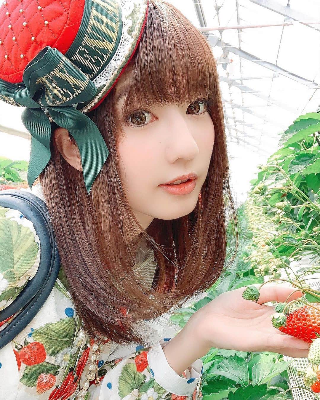 渚のインスタグラム：「いちご狩り🍓 帽子・ネックレス:HEXENHAUS ワンピース:LIEF #sweetlolita #lolita #selfie #strawberry #いちご #いちご狩り」