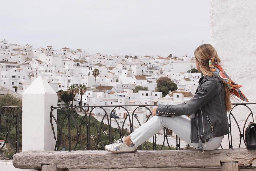 ベレン・モゾさんのインスタグラム写真 - (ベレン・モゾInstagram)「Known to be one of the most beautiful “Pueblo Blanco” in the south of Spain, today I want to take you to Vejer de La Frontera. 💻Read more on my blog. Will not disappoint. ✨」5月13日 23時09分 - belenmozo