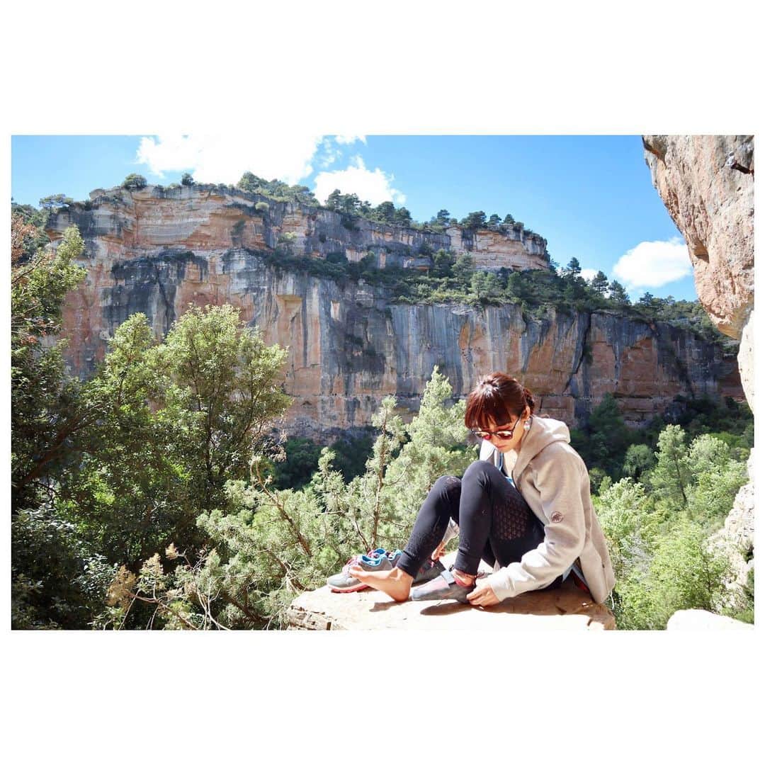 小林由佳のインスタグラム：「quiet  moment. one of important moment. how I feel with shoes, how much tight wear my shoes. ・ ・ #マムート #マムートフィールドフォト  @mammut_japan  @unparallelup」
