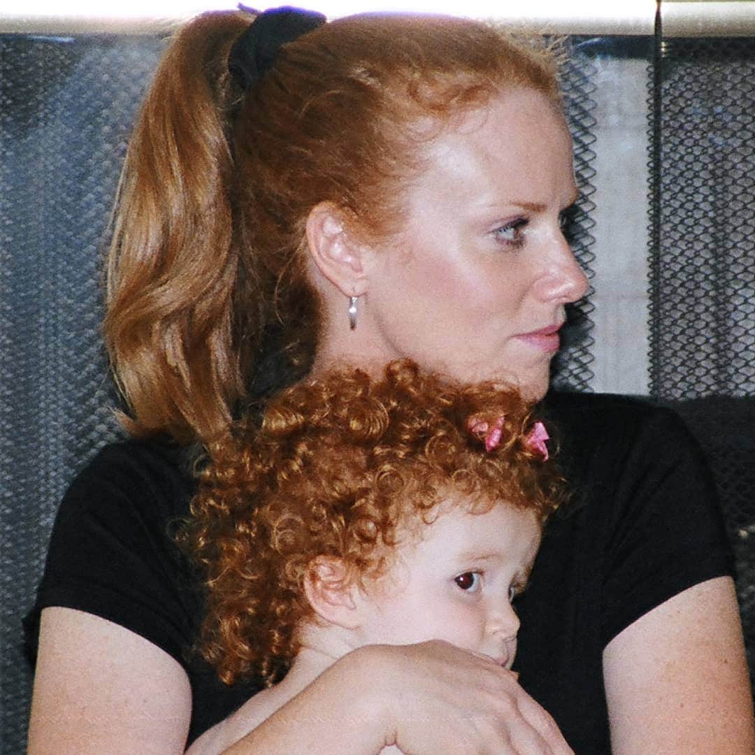 フランチェスカ・カパルディのインスタグラム：「Happy Mother's Day to the best mom in the world! Thank you for being there for me through everything and always supporting me!! I love you endlessly! 💓💙💐」
