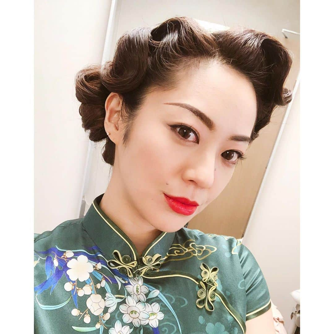 松岡李那さんのインスタグラム写真 - (松岡李那Instagram)「So much details 🖤❤️🖤🇨🇳 • • • • #classicchina #details #chinesehair #chinadoll #china #chinadress #oldchina #homekong #852」5月13日 15時00分 - linahxoxo