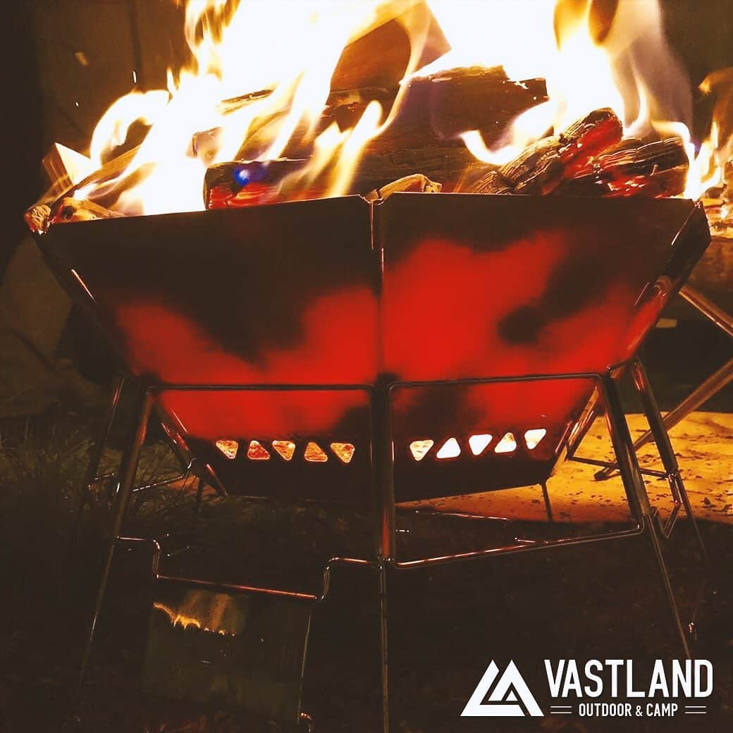 VASTLANDさんのインスタグラム写真 - (VASTLANDInstagram)「【VASTLAND×REPOST】 . .. 画面から熱が伝わってきそうな勢いですっ🔥 . BBQから焚き火まで大活躍のオクタゴンロ🥾🍳🔭🌌 . 八角形の口広デザインなので焚き火の可能性が広がります💭 . .. Photo by  @rrre.7.a 様 ※ @rrre.7.a 様は【#VASTLANDアンバサダー 様】です。 . VASTLAND公式アカウントでのリポスト希望の方は【#VASTLANDリポート】を付けてVASTLAND製品をご投稿ください！ . .. ・掲載ギア・ #オクタゴンロ . .. ▲▽掲載ギアはプロフィールのリンク（ @vastland.jp )もしくは、画像をタップしてチェック！▽▲ . .. #VASTLAND #ヴァストランド  #キャンプ #camp #キャンプ好きな人と繋がりたい #キャンプギア #キャンプ道具 #キャンプ用品 #ソロキャンプ #デイキャンプ #ファミリーキャンプ #ファミキャン #グルキャン #ソロキャン #オートキャンプ #キャンプ女子 #キャンプ初心者 #キャンパー #キャンプ好き #キャンプしたい #⛺️ #🏕 #たきび #焚き火台 #キャンプファイア #キャンプファイアー」5月13日 15時03分 - vastland.jp