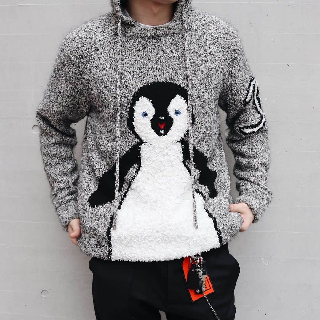 Vintage Brand Boutique AMOREさんのインスタグラム写真 - (Vintage Brand Boutique AMOREInstagram)「Rare find +++ Chanel penguin motif tweed hoodie. Size 38, 42.▶︎Free Shipping Worldwide✈️ ≫≫≫ DM for more information 📩 info@amorevintagetokyo.com #AMOREvintage #AMORETOKYO #tokyo #Omotesando #Aoyama #harajuku #vintage #vintageshop #ヴィンテージ #ヴィンテージショップ #アモーレ #アモーレトーキョー #表参道 #青山 #原宿#東京 #chanel #chanelvintage #vintagechanel #ヴィンテージ #シャネル #ヴィンテージシャネル #amorewardrobe #アモーレワードローブ」5月13日 15時16分 - amore_tokyo