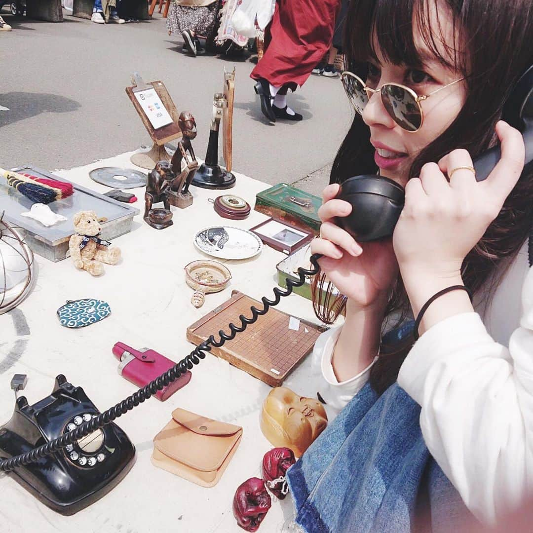 NIKIIEさんのインスタグラム写真 - (NIKIIEInstagram)「Hello? It's nikiie 💭 (I think my grandma is still using rotary dial telephone. So lovely.) Posted my very first Vlog about a day in tokyo on my youtube channel. Exploring a flea market with my friend. Hope you like it and please subscribe to my channel for next video X 📷 by @jarretiere_ 💍 #tokyocityfleamarket #sustainable #ethicalconsumer」5月13日 15時31分 - nikiiejp