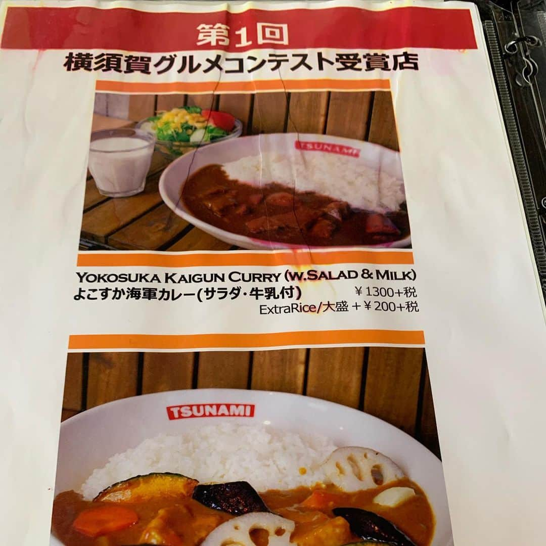 一条もんこさんのインスタグラム写真 - (一条もんこInstagram)「よこすかはしごカレー。  TSUNAMIの海軍カレー。 同じ海軍カレーでも、レシピも作り手も違うので別物です。こちらはロースト感のあるソースで香ばしい。  のんびりとよこすかの街歩きを楽しみました〜 #カレー#TSUNAMI#ツナミ#横須賀市#汐入#よこすか#カレーの街よこすか#登録店#海軍カレー#ビーフカレー#よこすかカレーフェスティバル#20周年#ぶらり旅#茶色すぎるインスタ#一条もんこ」5月13日 15時31分 - monko1215