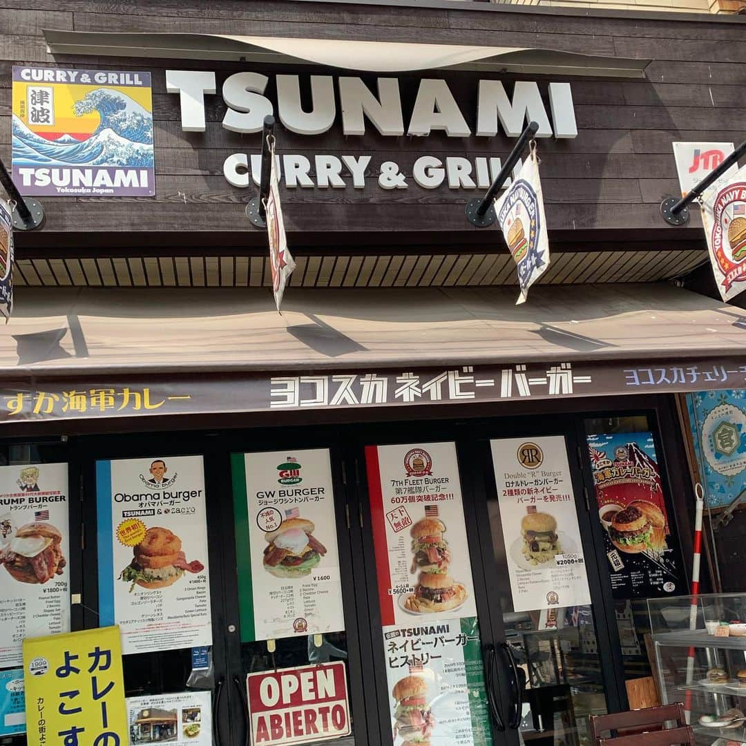 一条もんこさんのインスタグラム写真 - (一条もんこInstagram)「よこすかはしごカレー。  TSUNAMIの海軍カレー。 同じ海軍カレーでも、レシピも作り手も違うので別物です。こちらはロースト感のあるソースで香ばしい。  のんびりとよこすかの街歩きを楽しみました〜 #カレー#TSUNAMI#ツナミ#横須賀市#汐入#よこすか#カレーの街よこすか#登録店#海軍カレー#ビーフカレー#よこすかカレーフェスティバル#20周年#ぶらり旅#茶色すぎるインスタ#一条もんこ」5月13日 15時31分 - monko1215