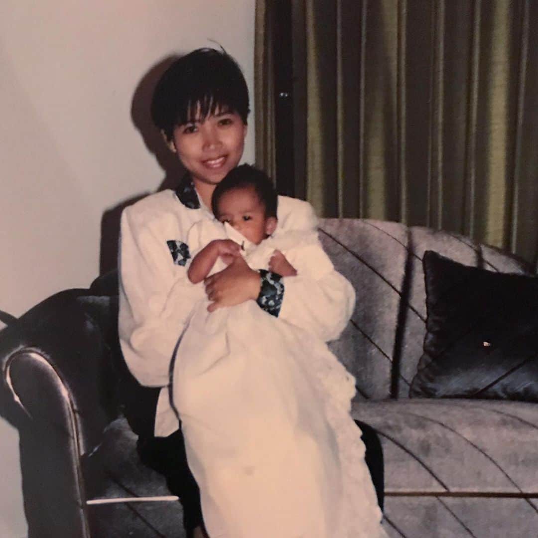 エマリン・エストラーダのインスタグラム：「my protector, my beautiful MAMA ❤️」