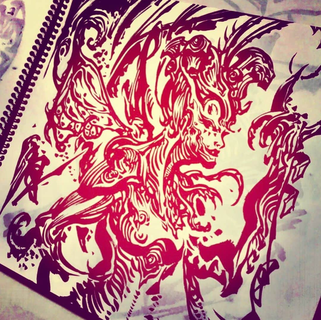 雨宮慶太さんのインスタグラム写真 - (雨宮慶太Instagram)「蟲  #dragon #monster #dotart  #アート #japan  #Asia  #doddle  #sketch #woman #fairy #creature #pencil #draw  #drawing #instagood #draw #art  #illust  #illustration」5月13日 15時50分 - keitaamemiya