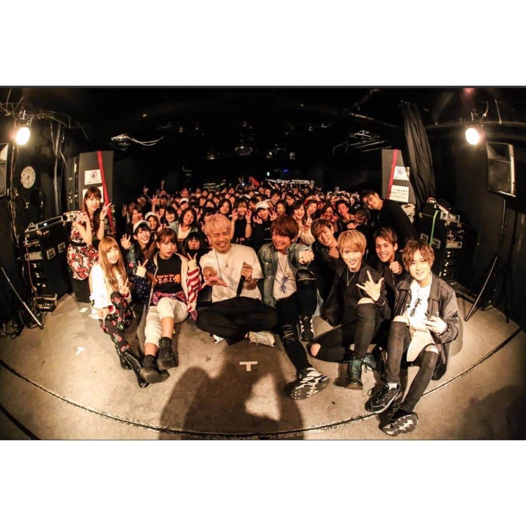 岡田鷹斗のインスタグラム：「Brand New Vibe Live House Tour 2019 Spring「PRIDE OF LION」 熊本公演ありがとうござました。  改めて今回の郡山、福岡、熊本公演と 3箇所出演させていただきました。 @keitaro_bnv_0507  敬太郎さんのステージの姿や、対バンアーティストさん方や、会場の雰囲気。 感じるものも沢山あり本当に素敵な経験をさせていただきました。 本当にありがとうございました。  #NEVAGIVEUP #Brandnewvibe #PRIDEOFLION #2019」