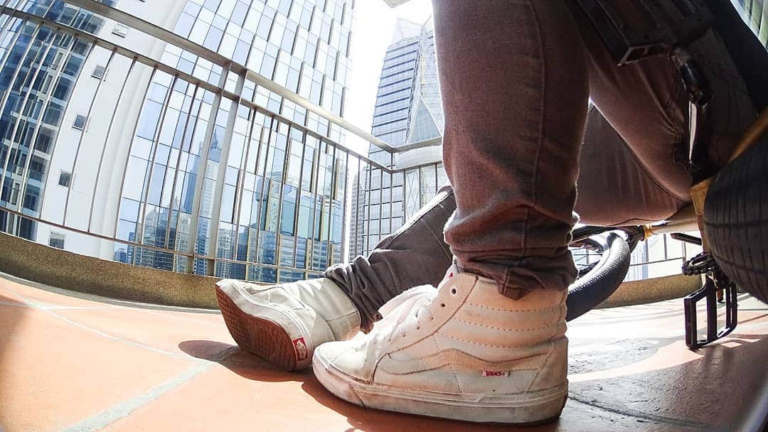 Vans Philippinesさんのインスタグラム写真 - (Vans PhilippinesInstagram)「White shoes just look better when they get a little dirty! The Sk8-Hi Pro BMX in @scottycranmer 's signature colorway worn by @renzviajebmx . #VansBMX #VansBMX66 #VansPhilippines」5月13日 16時03分 - vansphilippines