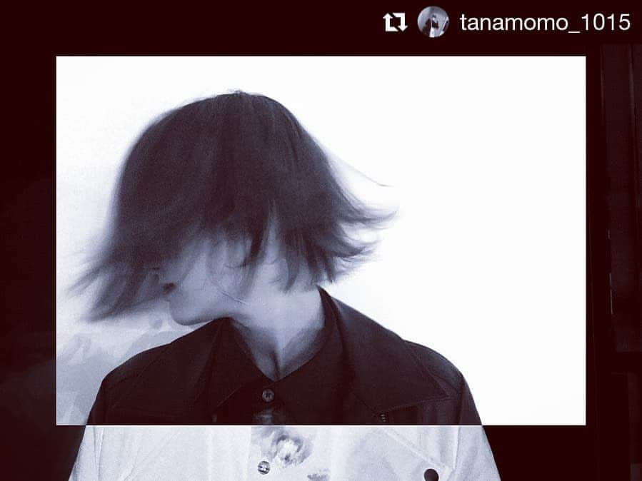 Bm Ngksdsさんのインスタグラム写真 - (Bm NgksdsInstagram)「#Repost @tanamomo_1015 (@get_repost) ・・・ mode style .  model @_____saaak . . . . . #mode #cool #blackandwhite #monotone #photo #fashion #riders #umbrella #モード系 #クール #モノクロ #写真#傘 #ライダースジャケット #オン眉 #外ハネ #美容師 #美容学生#美容学生と繋がりたい #美容師の卵 #新潟 #東京 #国際ビューティモード専門学校#likeme #followｍe」5月13日 16時04分 - bm.beautymode