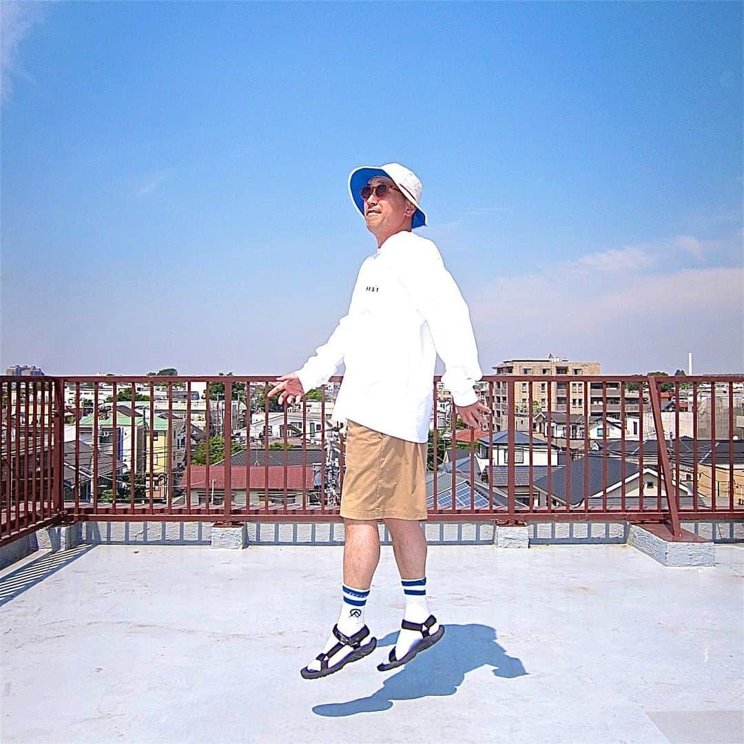 マックダディのインスタグラム：「【🎩New Arrivals👑】こちらはベージュカラーで爽やか🍃🌴🌈🤩 ハット全体にテフロン撥水加工が施された『Teflon Waterproof Hat』新入荷👏 キャンプやロックフェスのアクティブギアとしてオススメです🏕🔥🛶 #アウトドア #アウトドアファッション #フェス #テフロン加工 #帽子 #ハット #outdoors #outdoor #jump」