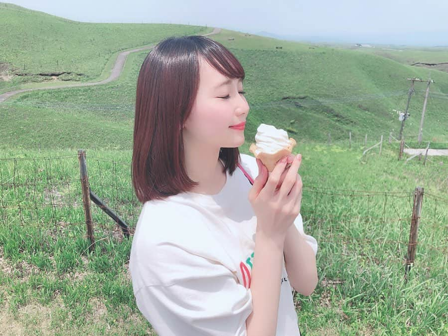 大段舞依さんのインスタグラム写真 - (大段舞依Instagram)「﻿ ﻿ #宇宙1と2019倍ちゃん旅行 ✈️♡﻿ ﻿ 🍦🍦🍦﻿ ﻿ #2019倍 #ソフトクリーム」5月13日 16時30分 - maichi_1004