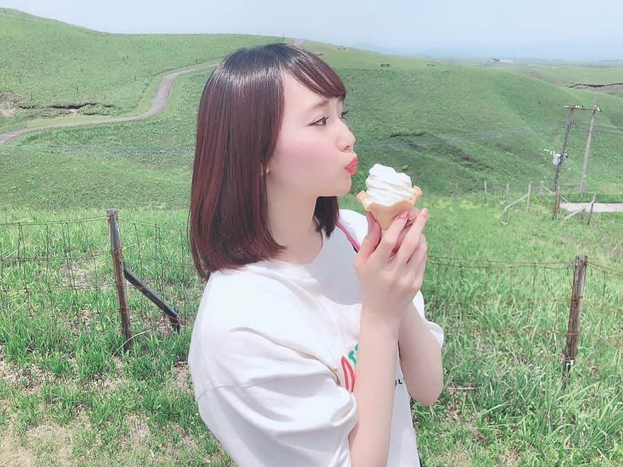 大段舞依さんのインスタグラム写真 - (大段舞依Instagram)「﻿ ﻿ #宇宙1と2019倍ちゃん旅行 ✈️♡﻿ ﻿ 🍦🍦🍦﻿ ﻿ #2019倍 #ソフトクリーム」5月13日 16時30分 - maichi_1004