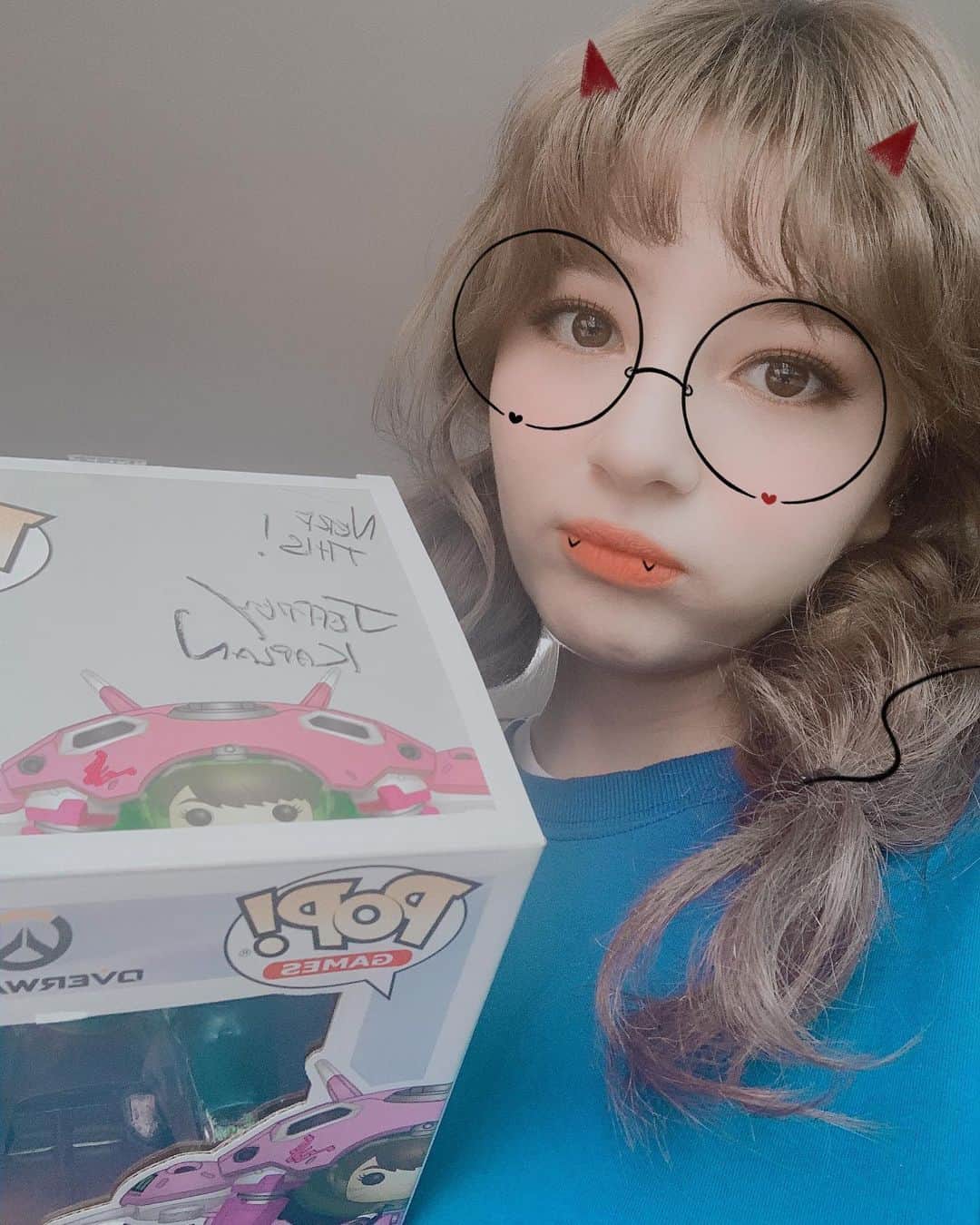 Shannonさんのインスタグラム写真 - (ShannonInstagram)「Nerfff thissssds!! Got my own signed Dva figure from the one and only Jeff Kaplan!!! Im so honored to have this sent to me thank you so much! I will treasure this forever ❤️ Special thanks to @cassdsong and @tofuprod #overwatch」5月13日 16時33分 - shannonarrumwilliams