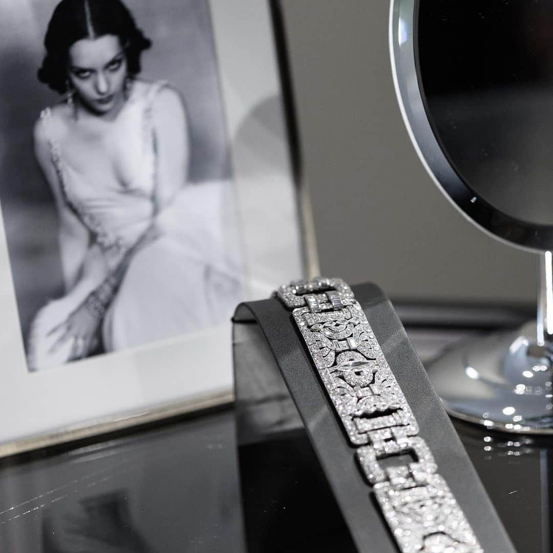 サザビーズさんのインスタグラム写真 - (サザビーズInstagram)「Exuding all the glamour and style of Hollywood’s golden age, this 1930s diamond bracelet once belonged to actress and comedienne Lupe Vèlez, also known as the ‘Mexican Spitfire’ ✨ - Taking her first steps into the world of theatre at sixteen, Vèlez soon went on to conquer Hollywood with her innate charm and incomparable mix of sweetness and wildness, and the steely roles in which she was cast. - Vèlez believed that jewellery was the best investment she could make, and consequently she owned one of the largest and most valuable collections in Hollywood. In 1929, the extensive collection saved her from the economic crash which would ravage the fortunes of her friends. - Entirely in love with the jewels, she was known to stack many bracelets like this one together along each arm. One of the most beautiful pieces from her collection, it will be offered in #Geneva tomorrow as part of our #MagnificentJewels sale. Follow @sothebysjewels for more! - #SothebysJewels #SothebysGeneva #LupeVelez #ClassicHollywood」5月13日 16時36分 - sothebys