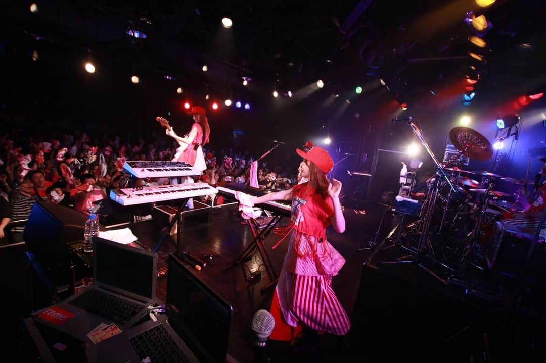 黒坂優香子さんのインスタグラム写真 - (黒坂優香子Instagram)「🌎 ・ ・ 更新が追いつかないくらいライブしてます🔥 ・ ・ 今日北海道から帰ってきたよ☺︎ ・ ・ 残すは東京！ 6月9日.6月10日 Zepp Diver City⚡️ ・ ・ 6月9日はもうsoldしてるので 10日の追加公演にぜひ来てほしい！！ ・ ・ いつもありがとうのみんなも 初めましてのみんなも ぜひぜひ。♡ ・ ・ #3131さんツアー」5月13日 16時52分 - yukakokurosaka0606