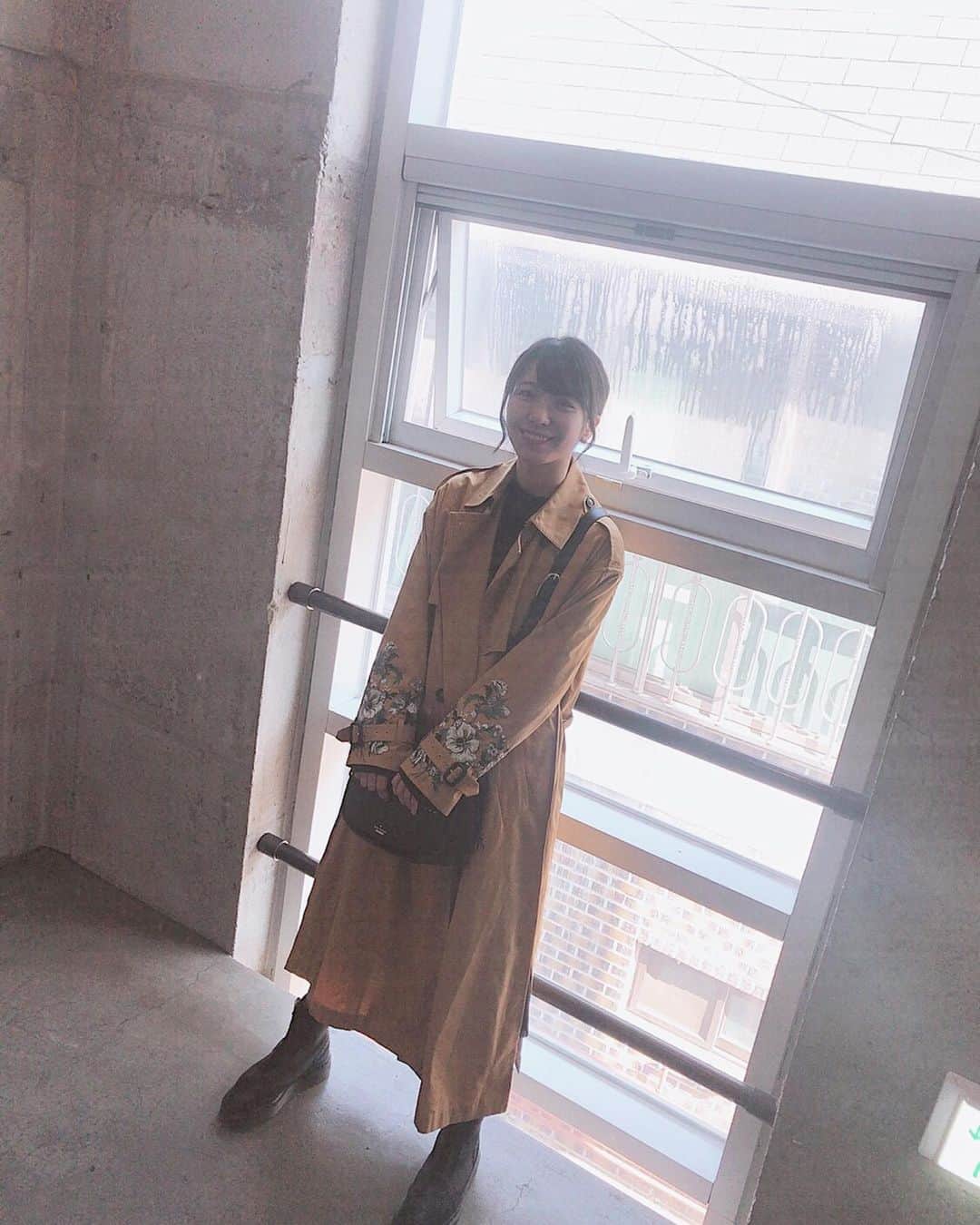のインスタグラム：「. トレンチ✌️✨ . . #ootd #clane #katespade #drmartens」