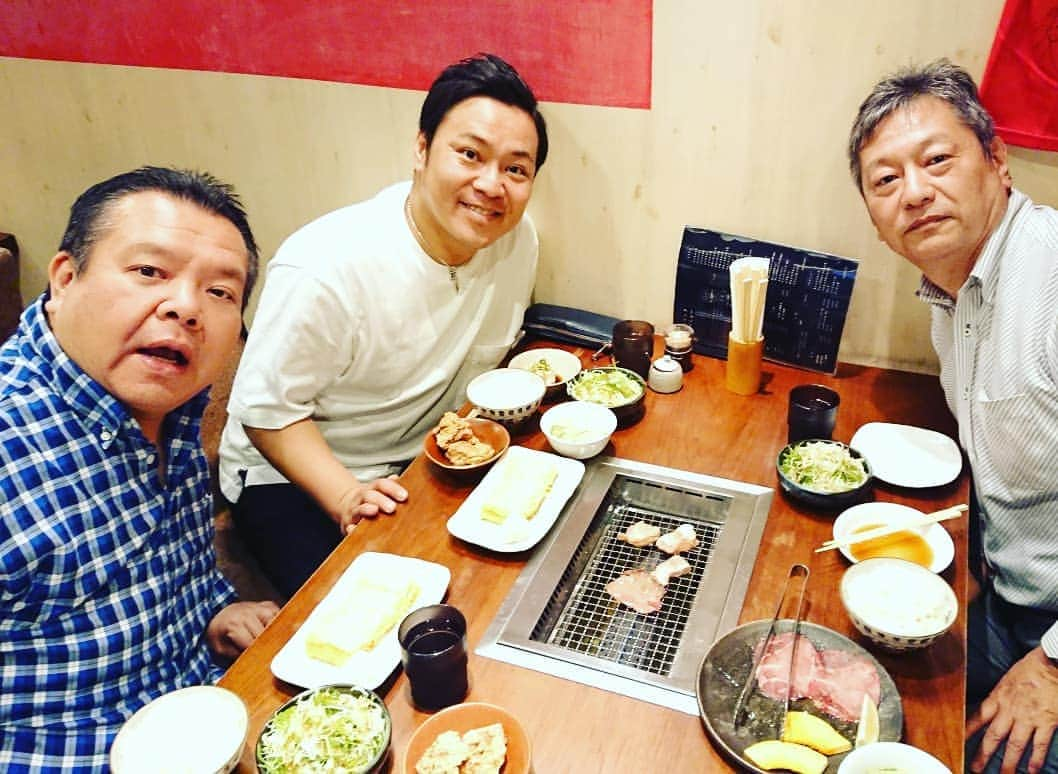 高井俊彦さんのインスタグラム写真 - (高井俊彦Instagram)「【本日の西梅田合間ランチ☀️🍴2019.5.13】 久しぶりに岡崎さんとランチ😃✌️ 岡崎さんの高校の後輩で、ジャルジャルの先輩がやってはる店『焼肉リスタート』✨ だし巻き玉子と唐揚げ定食を頂きました⤴️⤴️⤴️ ここのスープほんまに好きやわぁ🎵  岡崎さんご馳走さまでした‼️」5月13日 16時46分 - takai_toshihiko