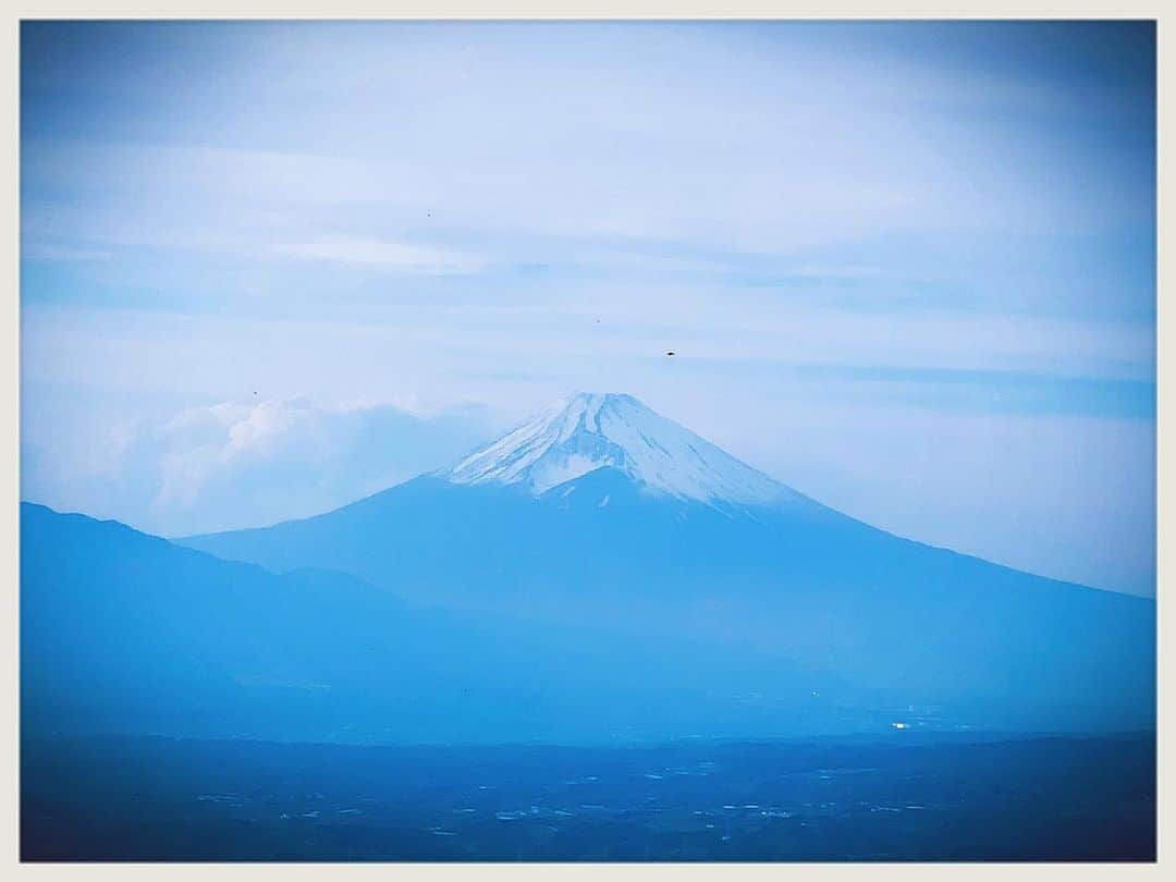 のインスタグラム：「2019.05.13 GWの思い出。 一泊だけ伊豆へ♨️ 富士山🗻が凄く大きく見えて感動。  #伊豆  #富士山  #旅行  #GW  #温泉 #極楽」