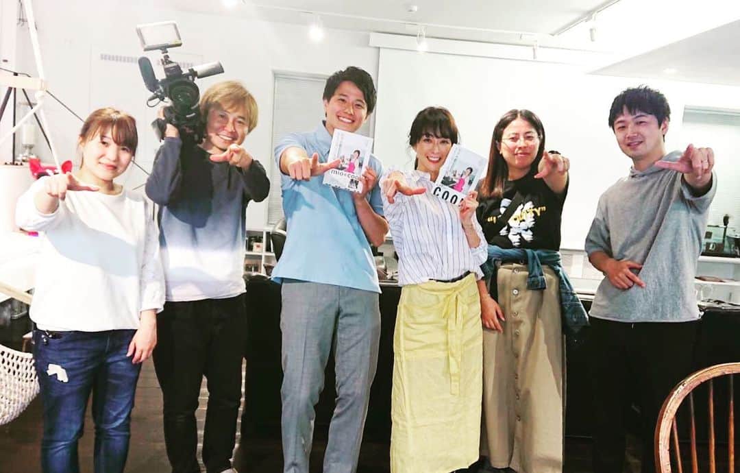のインスタグラム：「. . . 明日‼️ 5/14（火） . . 【松井家のおもてなしごはん】 . . いよいよ発売日です。 . . . 明後日‼️ . . 5/15（水）放送予定。 . . ノンストップ さんで 松井家のおもてなしごはん #mio🍳cook を特集していただきました。 . . . お時間がありましたら是非😊🙏 . . . 『松井家のおもてなしごはん』の発売日は5月14日です。 全国の書店さんに届くまでには、少しお時間がかかるかもしれません。 順次お店に並ぶ予定です。お近くの書店さんまでご確認いただけましたら幸いです。 . . . #世界文化社 #松井家のおもてなしごはん  #ノンストップ  #フジテレビ #食卓に笑いあり」