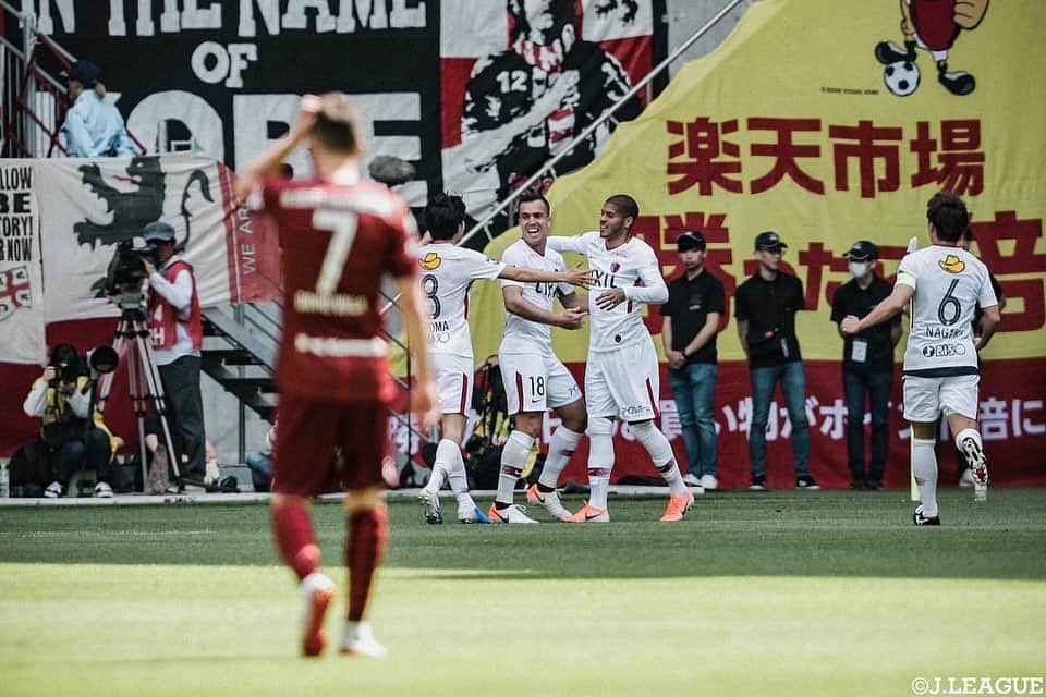 Ｊリーグさんのインスタグラム写真 - (ＪリーグInstagram)「Play Back J.LEAGUE⚽️📸﻿﻿﻿﻿﻿﻿ ﻿﻿﻿﻿﻿﻿ 🏆#明治安田生命Ｊ１リーグ 第１１節﻿﻿﻿ 印象的なシーンをプレイバック🔥﻿﻿﻿﻿﻿﻿ ﻿﻿﻿﻿﻿﻿ #Ｊリーグ ﻿﻿﻿﻿﻿﻿ #jleague﻿﻿﻿﻿﻿﻿ ﻿﻿ #サガン鳥栖 #豊田陽平 #金明輝﻿ #横浜Ｆマリノス #天野純﻿ #松本山雅 #北海道コンサドーレ札幌﻿﻿ #ベガルタ仙台 #ハモンロペス ﻿﻿ #ＦＣ東京 #久保建英 ﻿﻿ #清水エスパルス #立田悠悟  #川崎フロンターレ #レアンドロダミアン #鹿島アントラーズ #セルジーニョ #レアンドロ ﻿ #名古屋グランパス #マテウス﻿ #大分トリニータ #藤本憲明﻿ ﻿﻿ #soccer #サッカー﻿﻿ #soccerphotography #⚽️」5月13日 17時04分 - jleaguejp