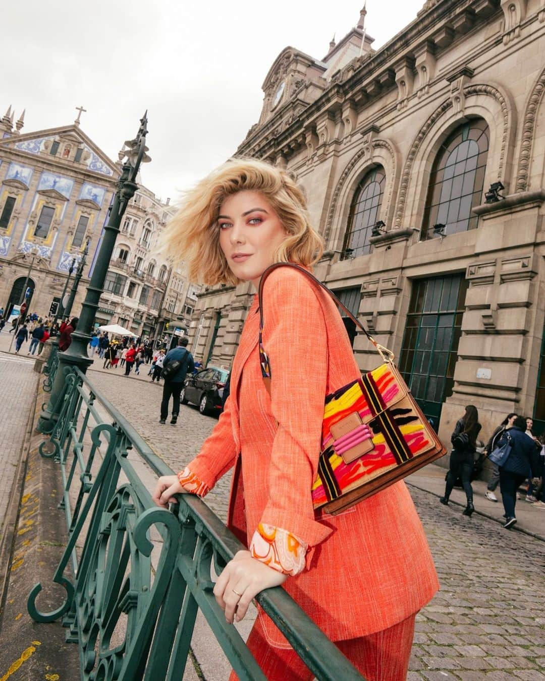 エトロさんのインスタグラム写真 - (エトロInstagram)「@raquelstrada brings a ray of sunshine to a cloudy Porto in a full #Etro look and her #EtroRainbowColoursBag  #EtroInPorto #EtroEverywhere」5月13日 17時05分 - etro