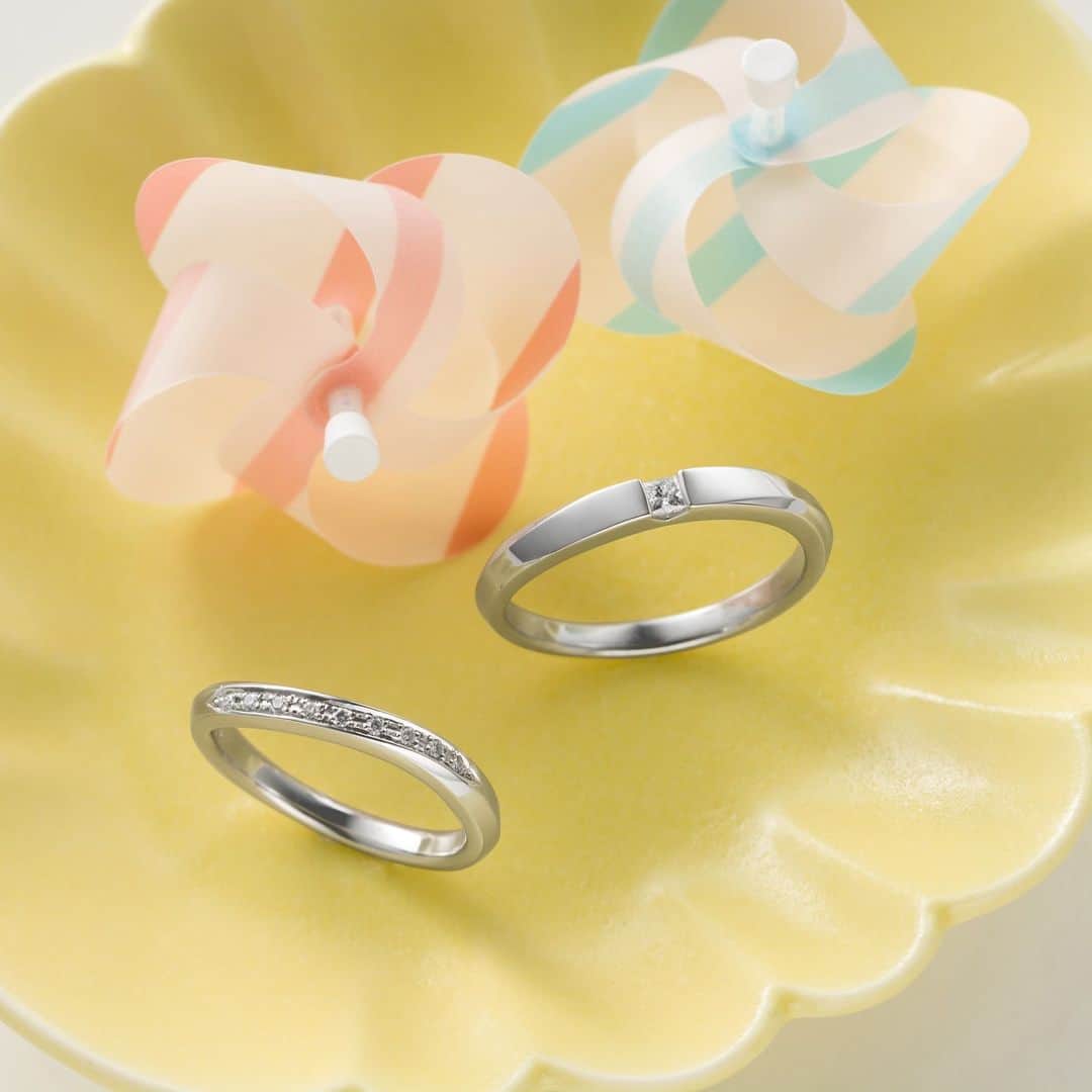 婚約・結婚指輪のI-PRIMO（アイプリモ）公式アカウントさんのインスタグラム写真 - (婚約・結婚指輪のI-PRIMO（アイプリモ）公式アカウントInstagram)「* エッジの効いたウェーブラインがスタイリッシュなデザインの『エアロス』は、風の精霊の名をとった躍動感のあるマリッジリング。美しいメレダイヤと、シャープなプリンセスカットが印象的。指もとのダイヤモンドの動きを楽しんで。  結婚指輪：エアロス #アイプリモ_エアロス * #iprimo #アイプリモ #婚約指輪 #結婚指輪 #ブライダルリング #エンゲージリング #マリッジリング #プレ花嫁 #結婚準備 #婚約 #結婚」5月13日 17時18分 - iprimo_official
