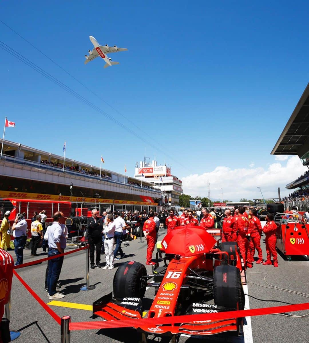 エミレーツ航空さんのインスタグラム写真 - (エミレーツ航空Instagram)「Our @Airbus A380 took pole position at the @F1 Spanish Grand Prix yesterday, with a stunning flypast over the Circuit de Barcelona-Catalunya. ✈️ 🏁 🏎  #EmiratesAirline #FlyEmiratesFlyBetter #SpanishGP」5月13日 17時16分 - emirates