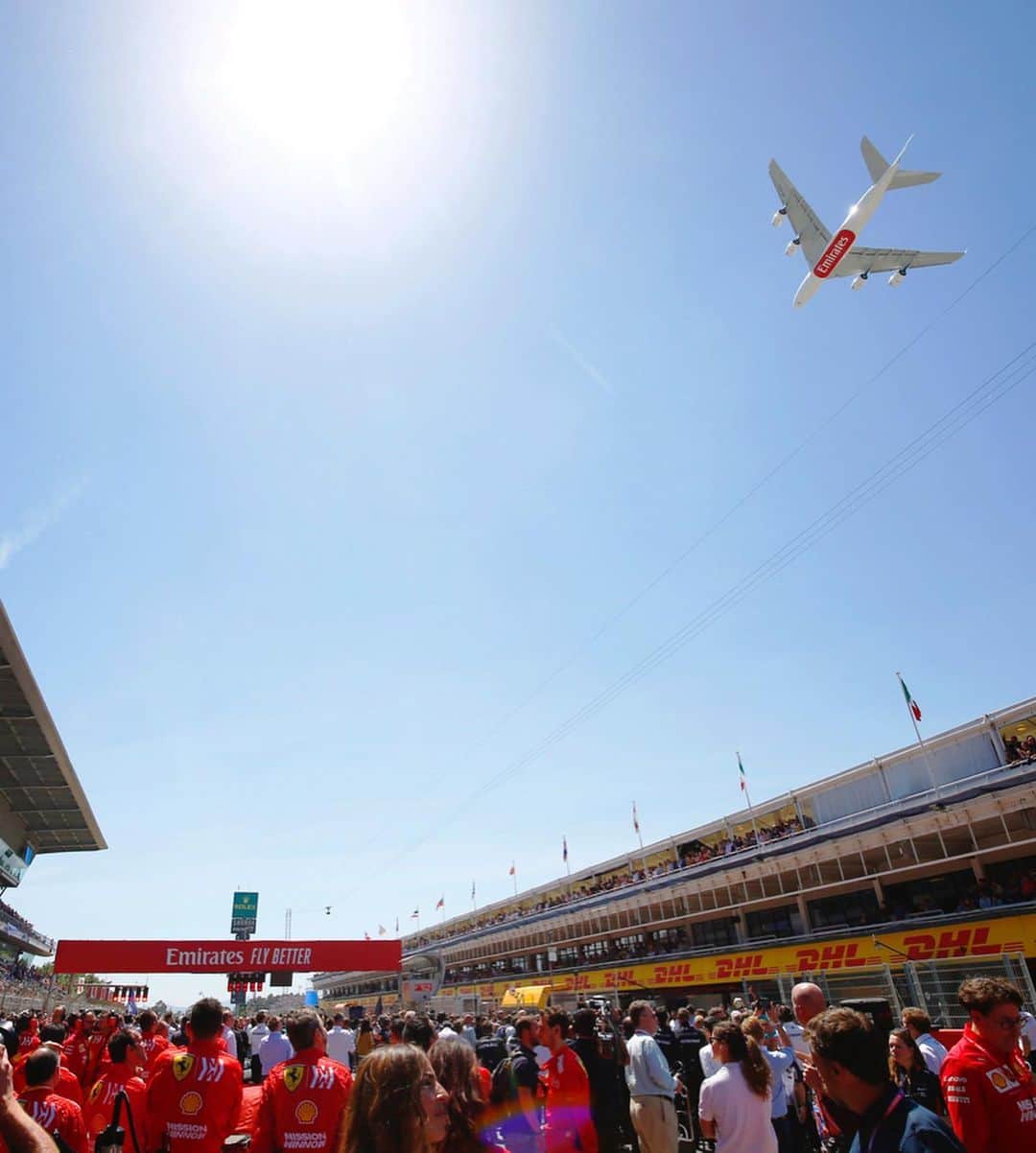 エミレーツ航空さんのインスタグラム写真 - (エミレーツ航空Instagram)「Our @Airbus A380 took pole position at the @F1 Spanish Grand Prix yesterday, with a stunning flypast over the Circuit de Barcelona-Catalunya. ✈️ 🏁 🏎  #EmiratesAirline #FlyEmiratesFlyBetter #SpanishGP」5月13日 17時16分 - emirates