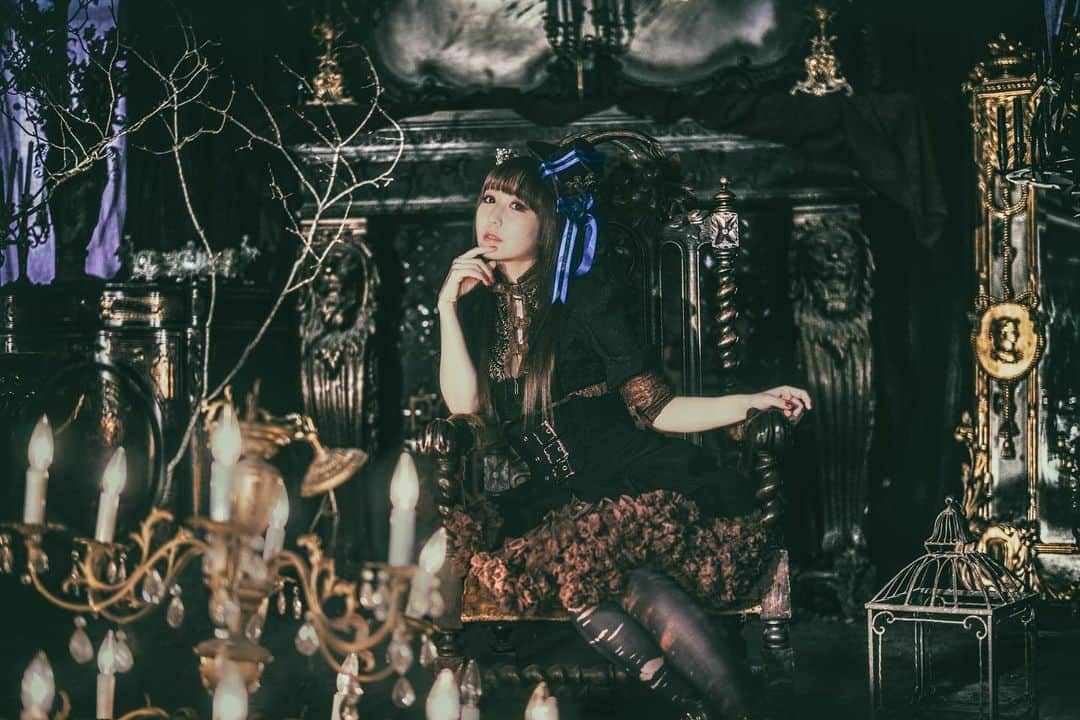 のインスタグラム：「yucat×リリィ（ririco:ram） photo by リリィ hair&make by Aki Nakashima ・ ・ 今日は今週末の岡山城ワンマンのリハでした。 いよいよです🏯 ・ ‎⁦‪#yucat‬⁩ #加藤有加利 #rythem #スチームパンク #ゴスロリファッション #ゴシック #steampunk #steampunkfashion #gothic #gothicstyle #gothiclolita #gothicfashion #gothicgirl #singer #fantasy #darkfantasy #ゴス #portrait #ポートレイト #photography #モデル #model #撮影スタジオ #tokyo #photostudio」