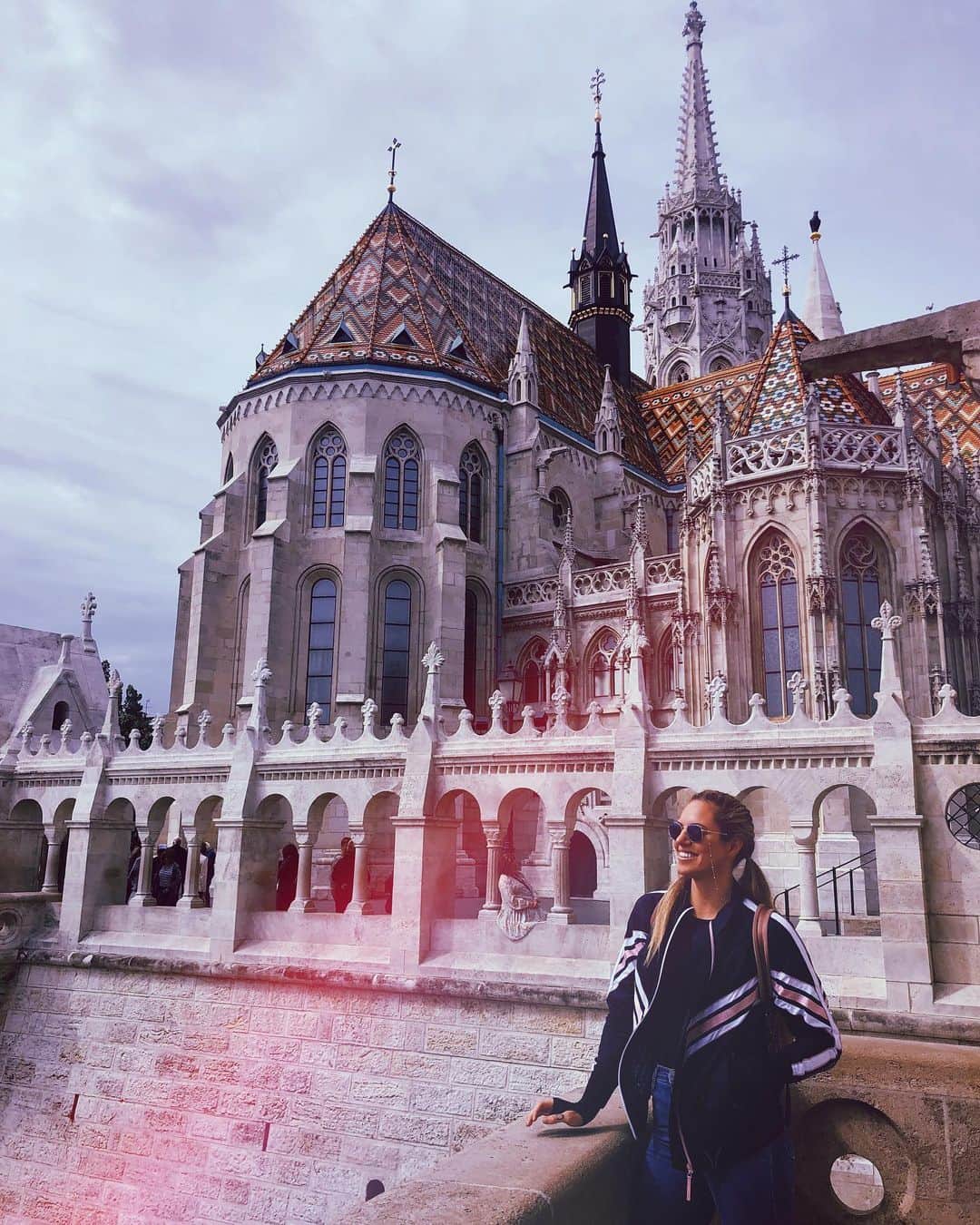 エミリー・シーボームのインスタグラム：「Always take the scenic route  #budpest #budacastle #wanderlust」