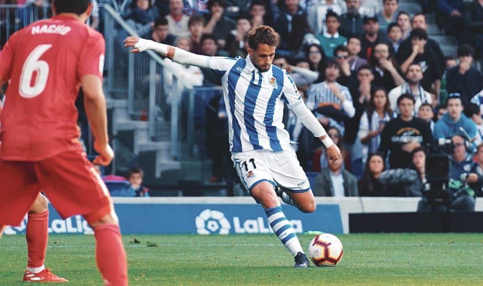 アドナン・ヤヌザイのインスタグラム：「Happy to be back doing what I love the most ⚽️❤️🙏🏻 +3 .」